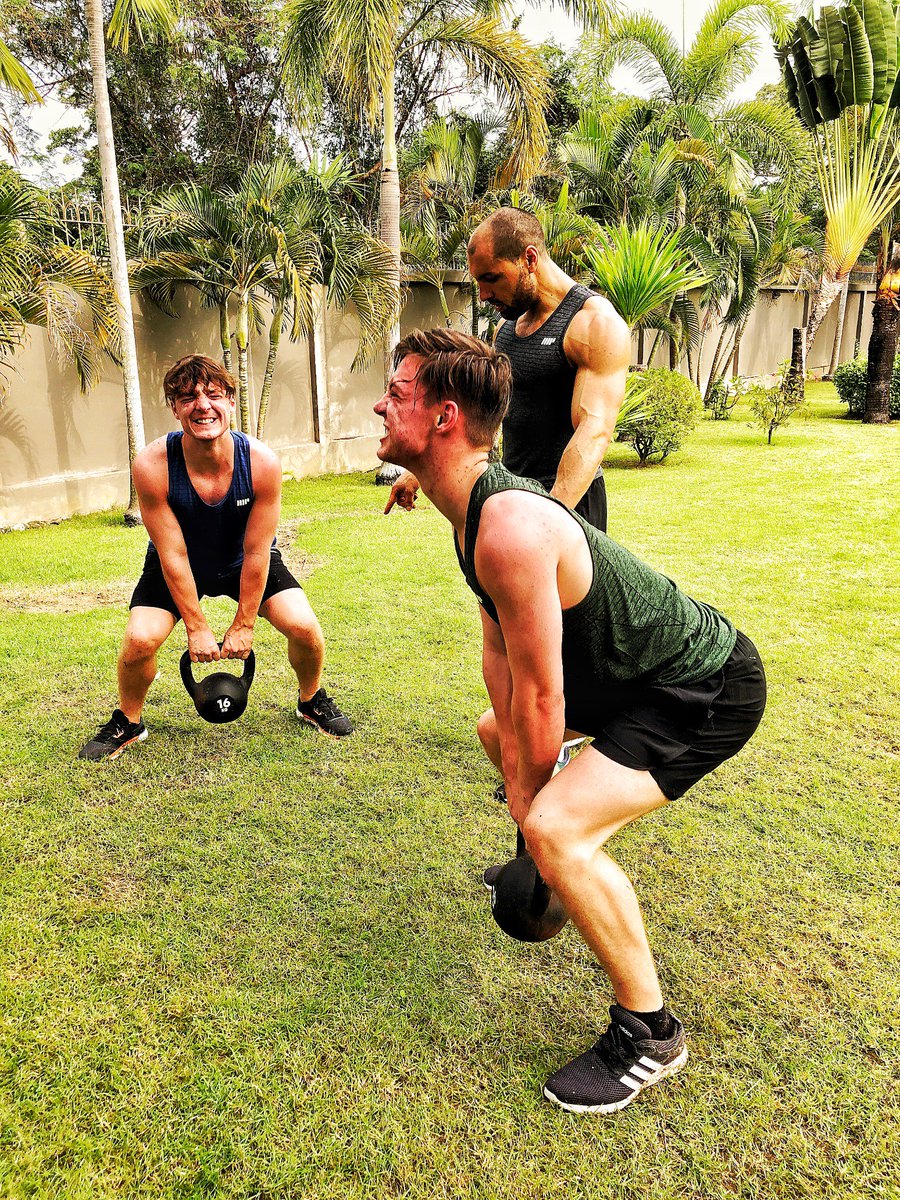 dielochis's tweet photo. Morning Workout Tag 4 💦💪🏼 #allesgeben #giballes 
Guten Morgen! Wie ist das Wetter bei euch? - 30° &amp; SONNE ☀️💦 https://t.co/zIxdQO5q02