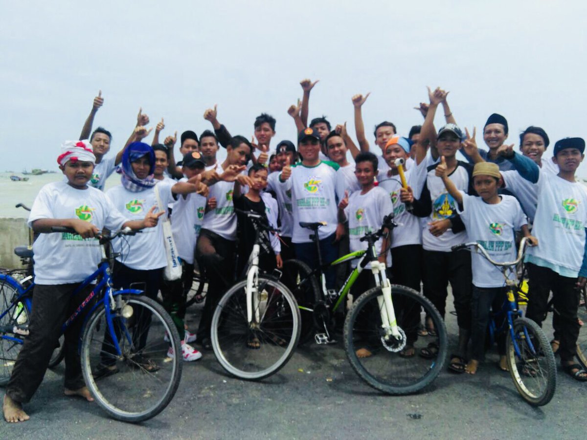 thomafi_arwani's tweet photo. Tiada akhir pekan tanpa harlah...ya harlah ya olah raga ya dapat hadiah. semangat & sehat #PPPBergerakBersamaRakyat #santrigayeng #ppprembang @DPP_PPP @FPPP_MPRRI @MRomahurmuziy https://t.co/iYrU0Pi6VA