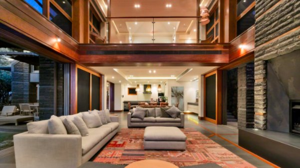 Domaincomau's tweet photo. Trophy home listed by Salmat co-founder Peter Mattick for $18.5 million could set Byron Bay record. https://t.co/z0AEzPQrUr https://t.co/pyAzJvm9HE