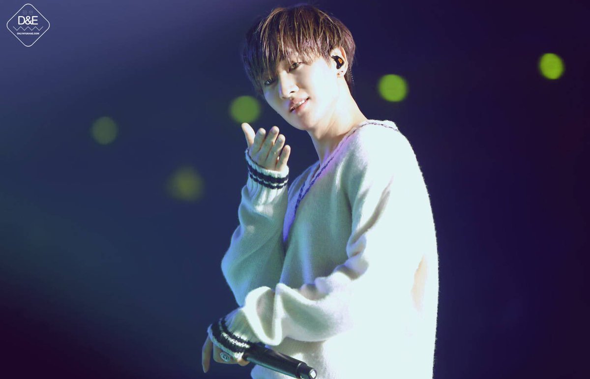 Onlyhyukhae0415's tweet photo. 【暗恋独家】180127 SuperShow7 in Singapore 独家高清自拍#李赫宰#4P【小哥哥的飞吻都有没有收到啊~[好爱哦]#SUPERJUNIOR-D&amp;E#【禁二改、商用、抹LOGO ​​​ #SS7inSG https://t.co/wBBTr2vqYS