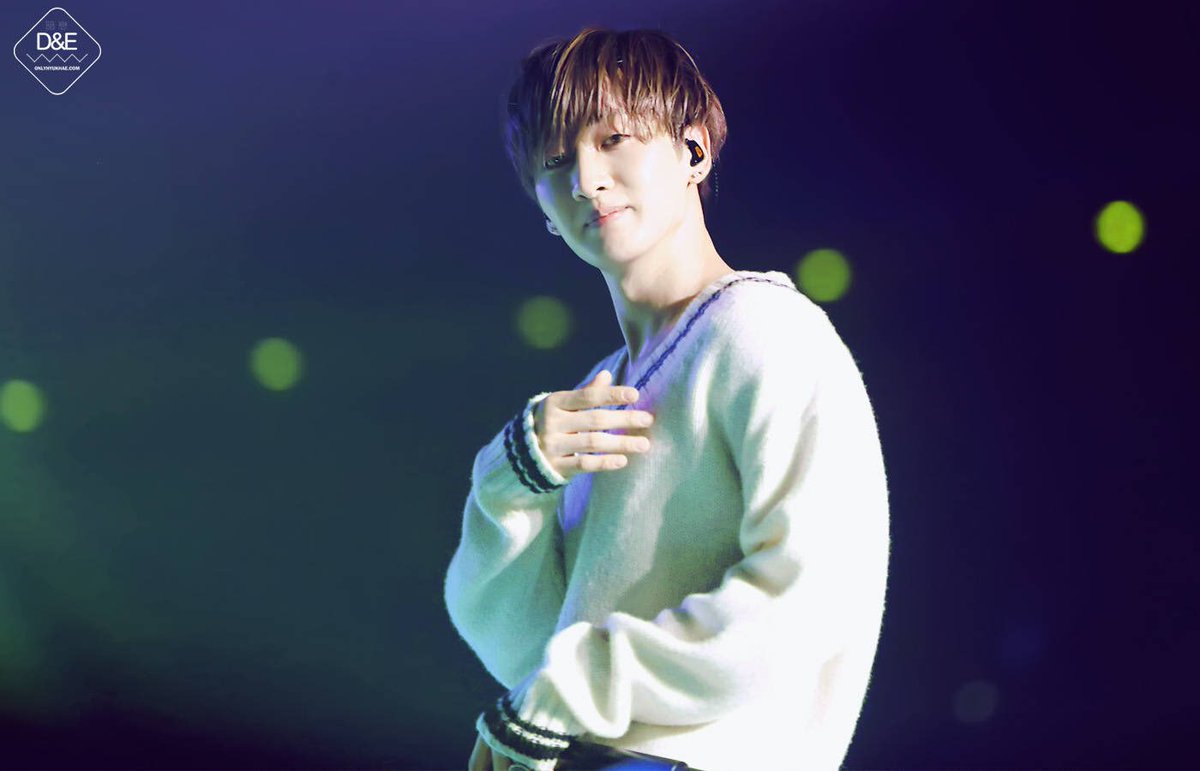Onlyhyukhae0415's tweet photo. 【暗恋独家】180127 SuperShow7 in Singapore 独家高清自拍#李赫宰#4P【小哥哥的飞吻都有没有收到啊~[好爱哦]#SUPERJUNIOR-D&amp;E#【禁二改、商用、抹LOGO ​​​ #SS7inSG https://t.co/wBBTr2vqYS