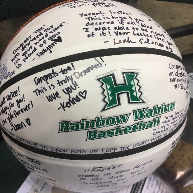 Maitoeaina's tweet photo. Proud “Mom” Moment! Congratulations @_sarahtoe #AllDayJ #Section5 #GoBows 🌈💚 https://t.co/zncLDPpnbJ