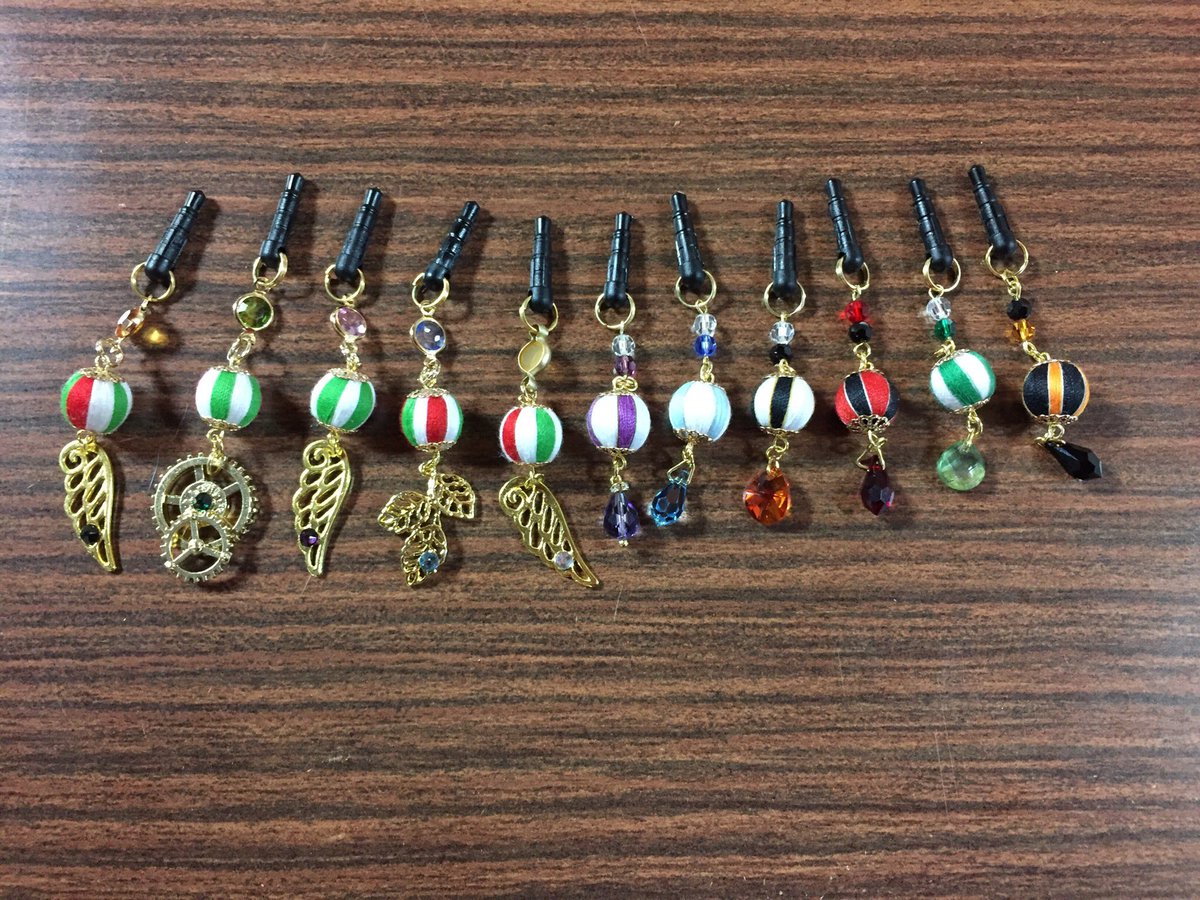 HAIKYUbb's tweet photo. 青葉城西モチーフ簪と各学校のモチーフのイヤフォンジャックを作りました！！
簪はもう少し違う学校も作りたい！ https://t.co/7Rjoh0484Q