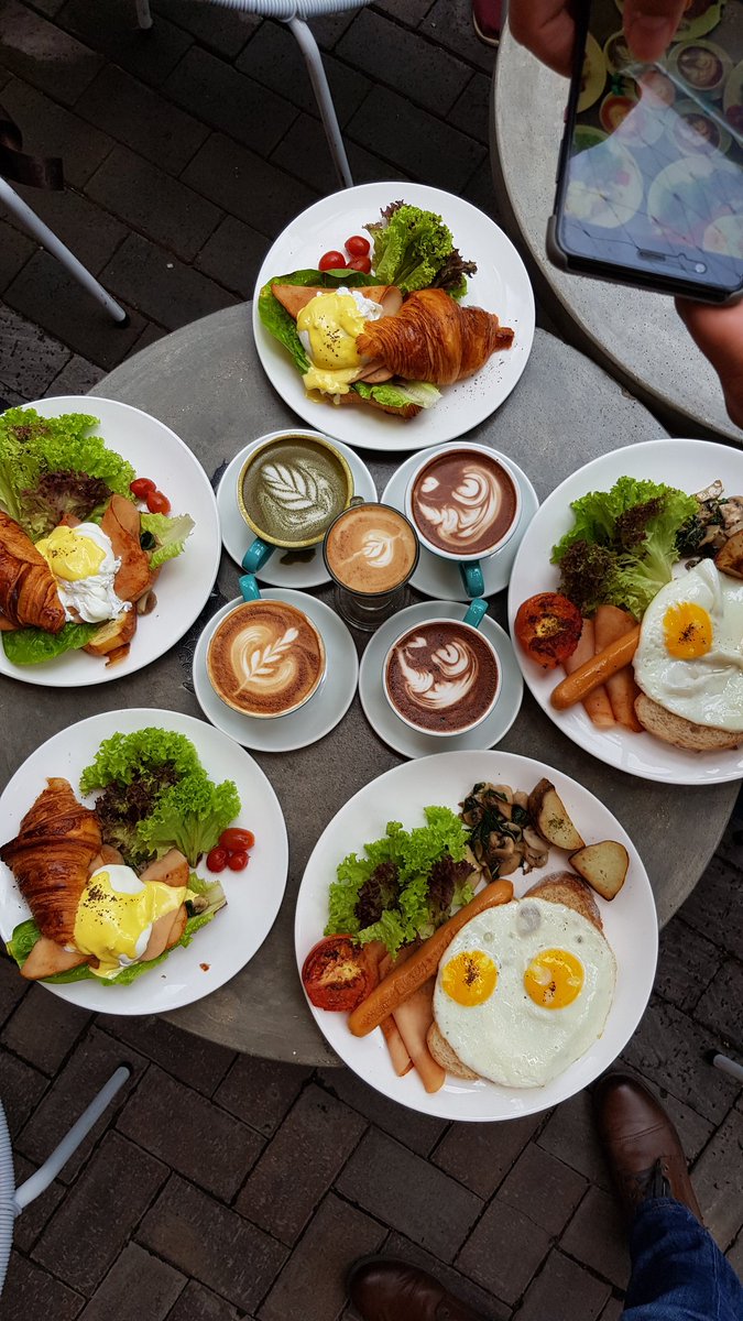 iamjohnathantan's tweet photo. A scrumptious breakfast with the team on this great day. https://t.co/E9eAyjlZxA