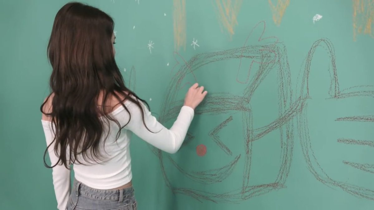RapperLine9899's tweet photo. “When I ask Chaeyoung what kind of art she likes she say ‘I draw whatever I feel/want to express” - Nayeon  eng tran, byulmoonie #DubChaeng #Dahyun #Chaeyoung #Twice #ดุ๊บแชง https://t.co/i39UmdYN9W
