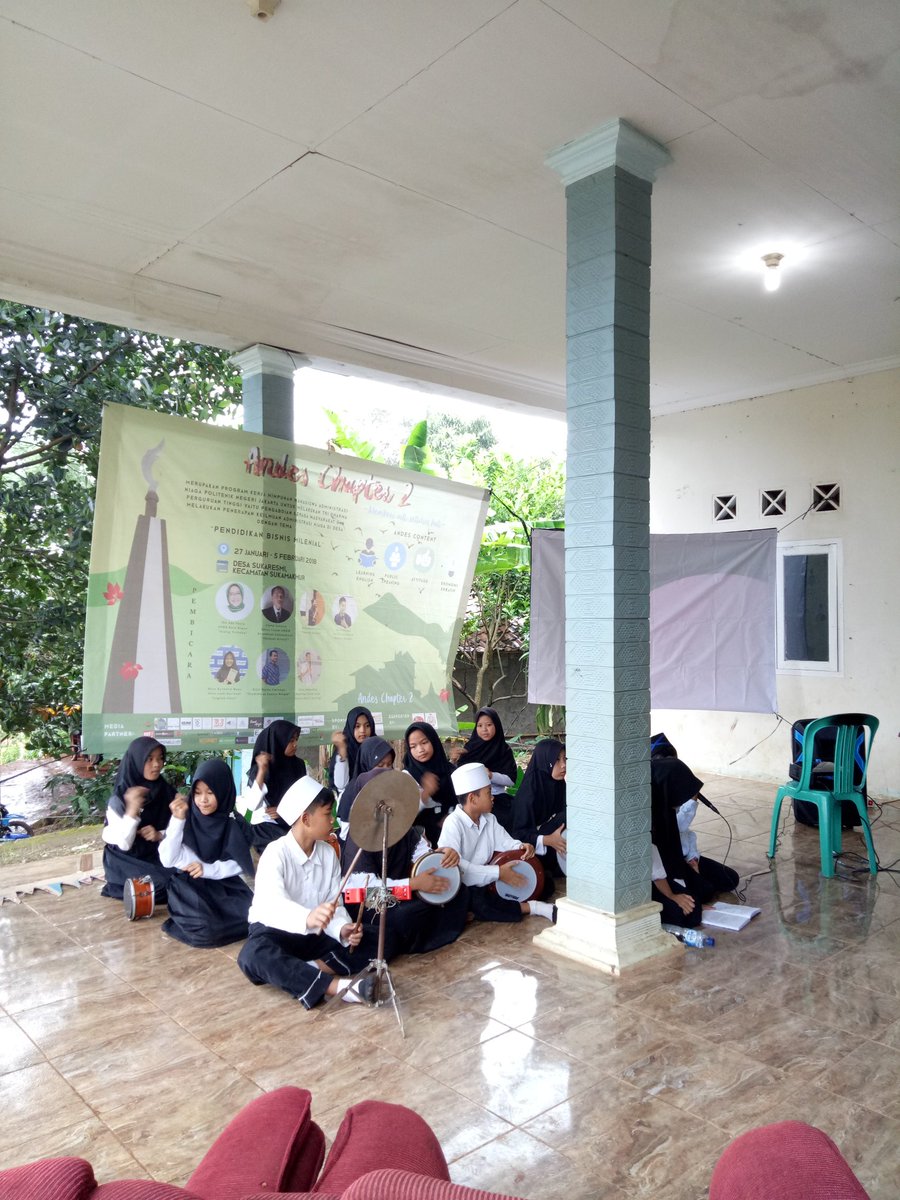 andeschapter2's tweet photo. Penampilan dari tim marawis Desa Sukaresmi👧👦 https://t.co/OEi42iOQMZ