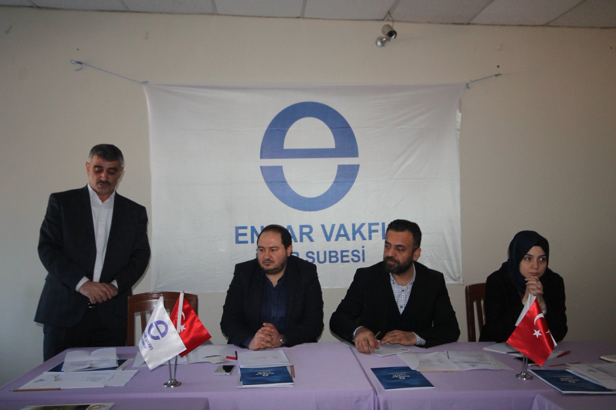 Ensar Vakfı İzmir Bölge Toplantısı, Ensar Vakfı İzmir Şubesinin ev sahipliğinde Kur'an-ı Kerim tilavetiyle başladı. Açılış konuşmasını Ensar Vakfı İzmir Şube Başkanı Yakup Eker gerçekleştirdi.