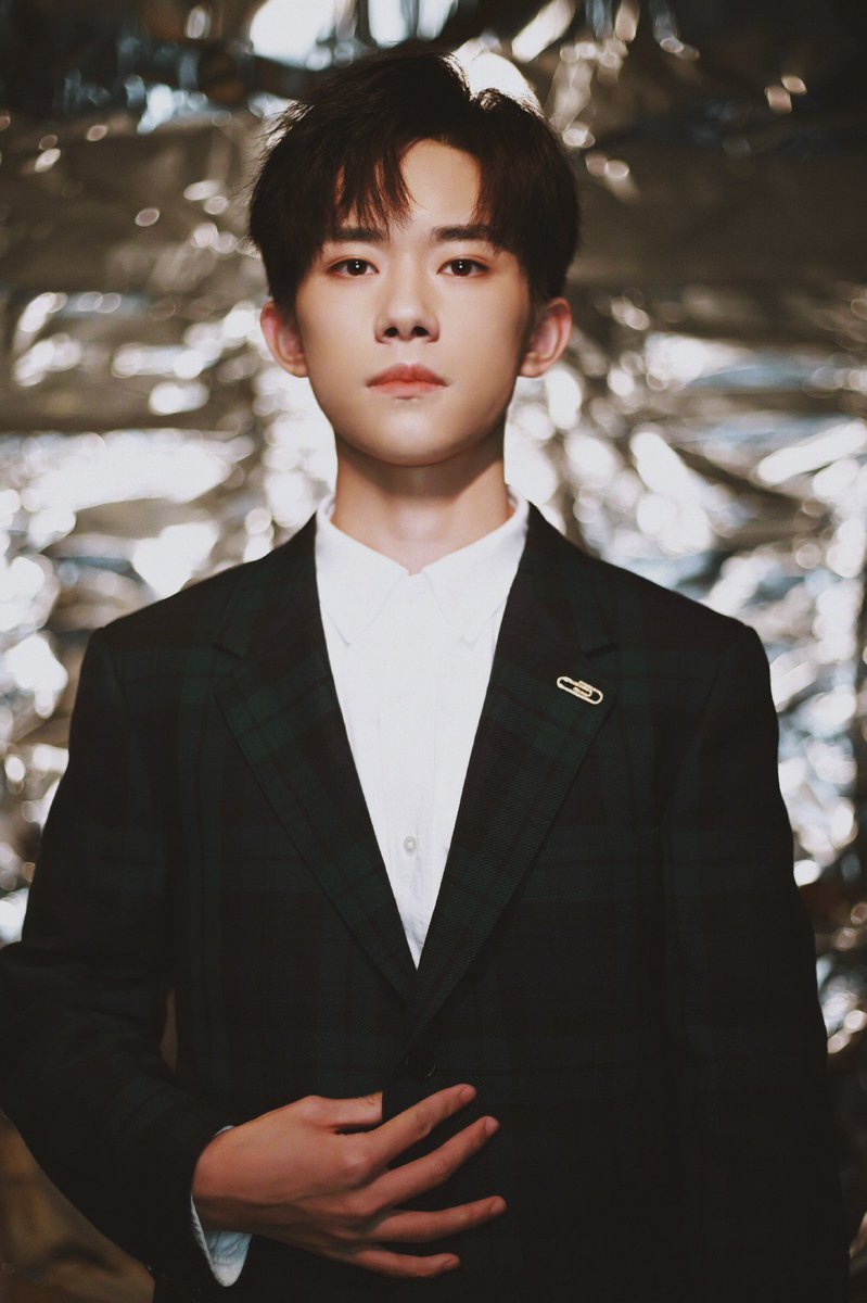 Wsq47's tweet photo. Jackson Yee #JacksonYeeGrammys2018 https://t.co/Di4Nl5gfYF