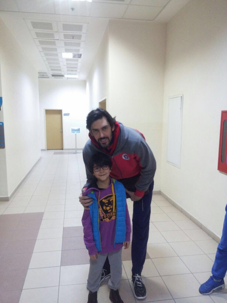 konyaugurokulu's tweet photo. Bugün günlerden RED DRAGONS. Türkiye Kupası Finalinde ter dökecek takımımız Bahçeşehir Koleji Red Dragons’a başarılar dileriz. Kalbimiz sizinle saha da biz de tribünde olacağız. #RedDragon #gofire https://t.co/iomp9iRpNM