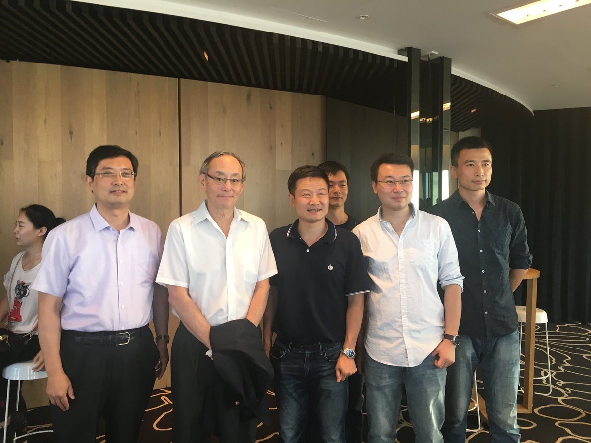 UTS_Sci_IBMD's tweet photo. @UTS_Sci_IBMD team meets with Prof Steven Chu #IBMDResearchWeek @DayongJin https://t.co/sFezEu697o