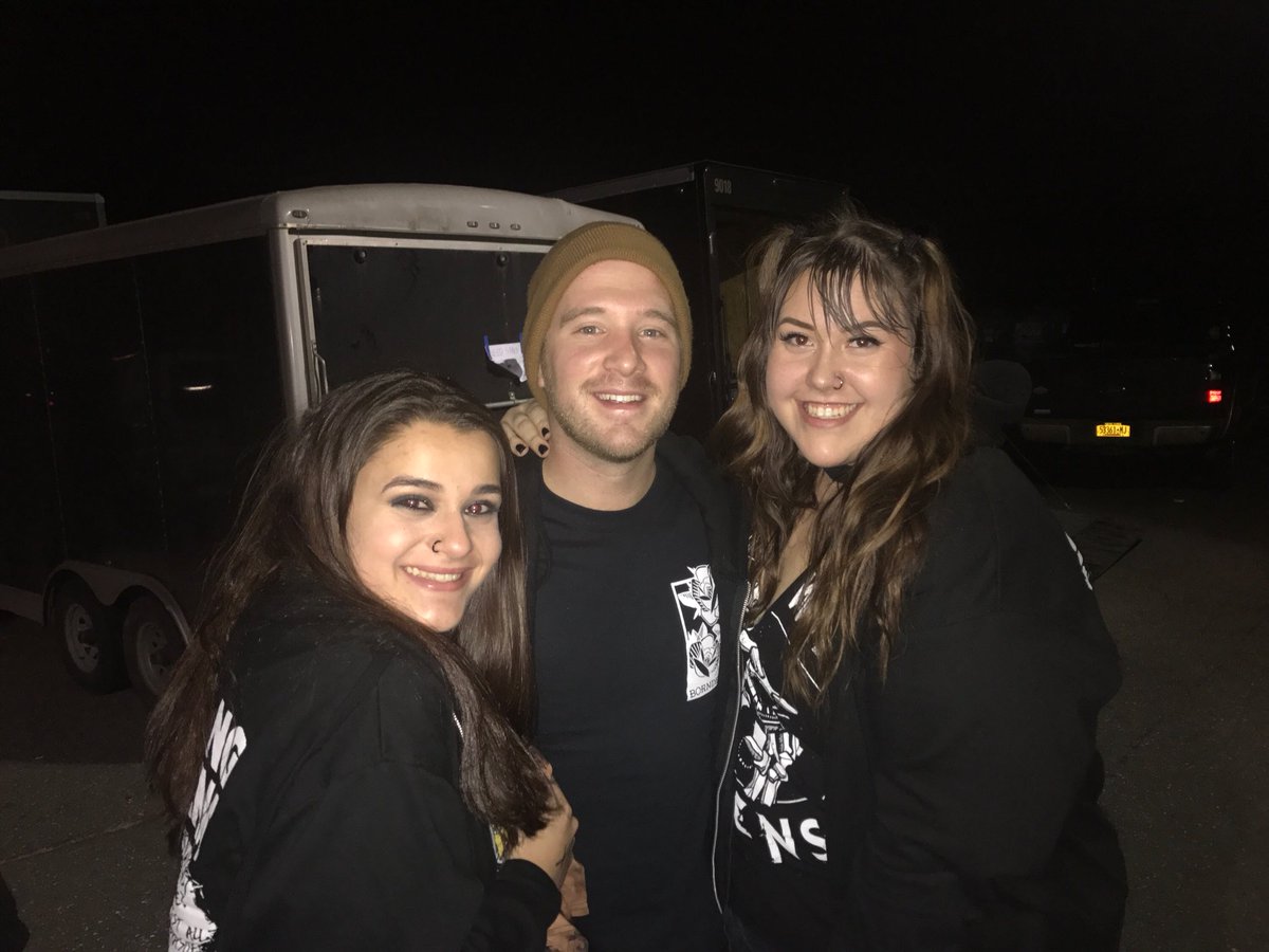 nicsws's tweet photo. could you check my pulse for me, to see if iโm alive @nodirectioncasa @JackSWS @gabebarham @adriannabollaro #GossipWorldTour #shownumber2 #FUCKYEAH https://t.co/qSc9PpNs4f