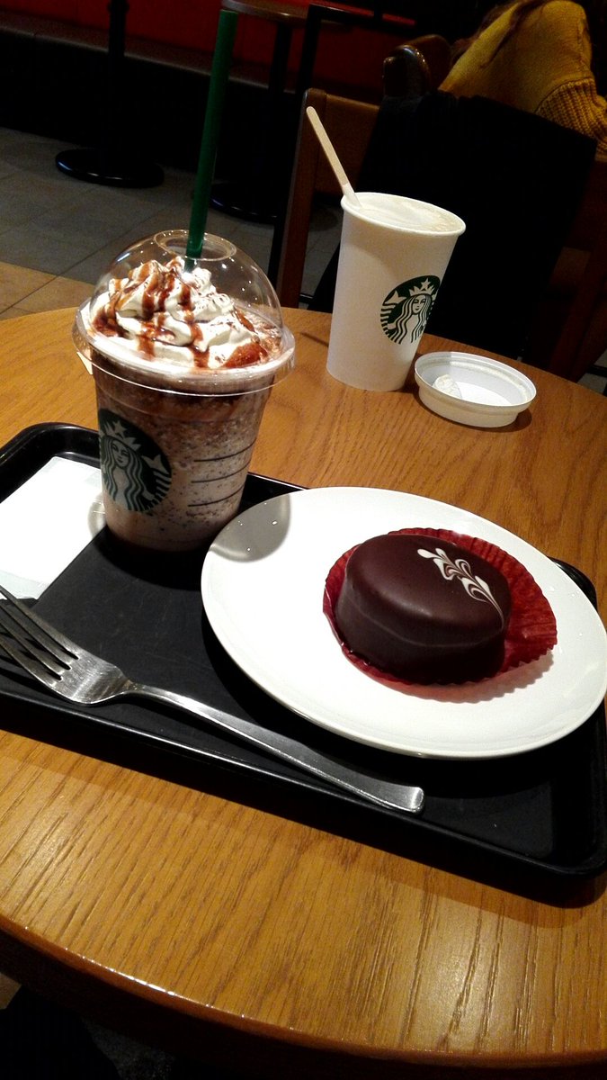 hosoya0224's tweet photo. やっとスタバの新作飲めたーーーー!!!! https://t.co/9AJLvkqNeP