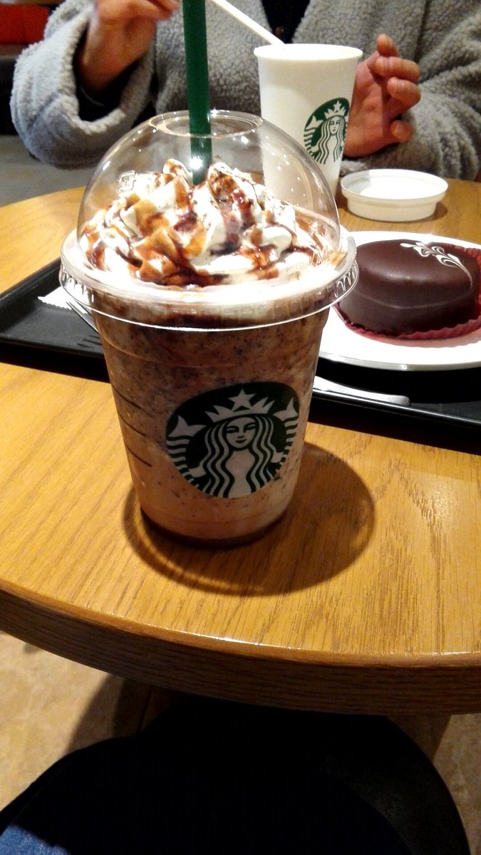 hosoya0224's tweet photo. やっとスタバの新作飲めたーーーー!!!! https://t.co/9AJLvkqNeP