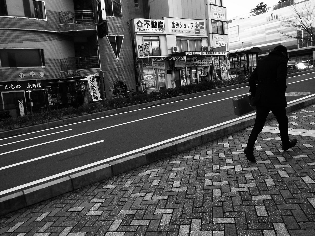 急ぐ人。
#streetphotographs
#streetsnaps
#streetstylephotos