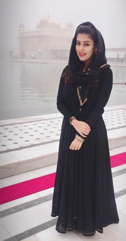 NayantharaU's tweet photo. Golden Temple #Amritsar 🙏🏻 #ThanksGiving 😊 https://t.co/kcF8j9wc9g
