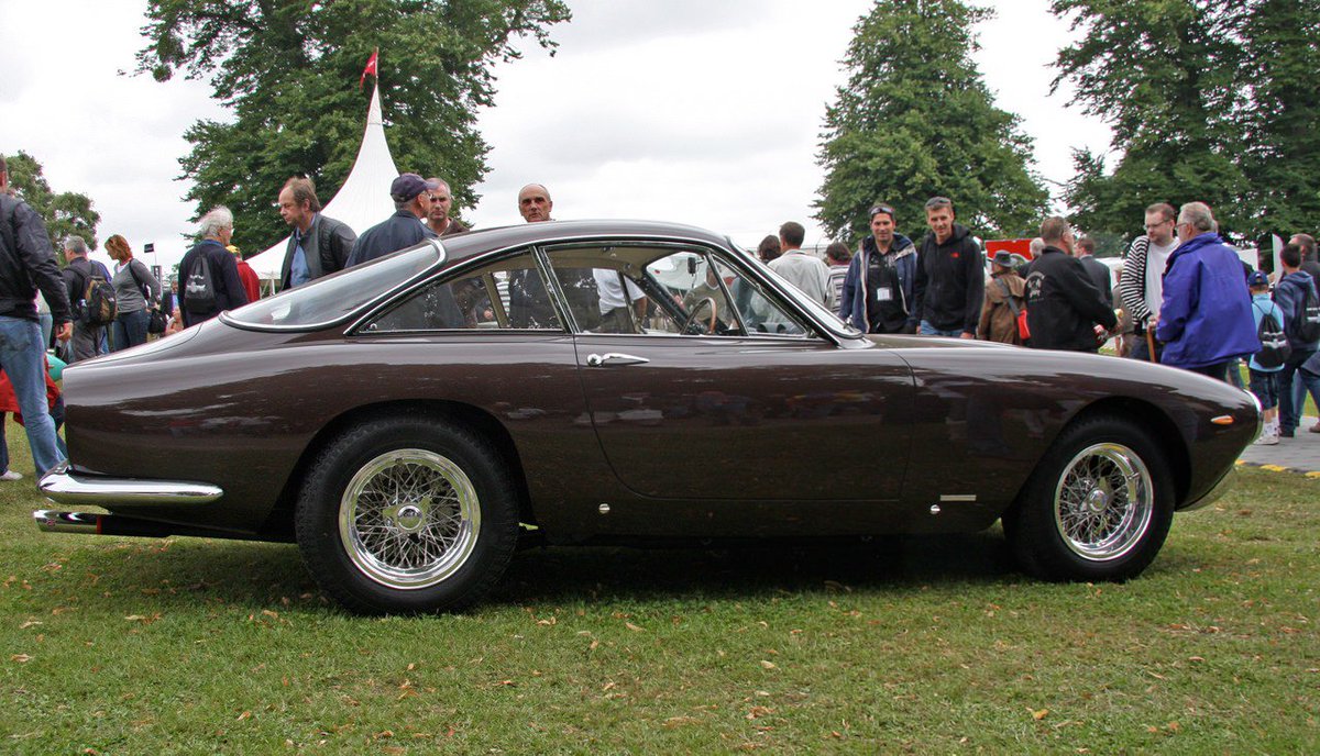 cycleszek1's tweet photo. Ferrari 250 GT Berlinetta Lusso (1963)
Niektórzy twierdzą, że to najpiękniejsze Ferrari ze stajni Maranello.  12-cylindrowy 3-litrowy silnik, powstał w latach 1963-1964 w liczbie 350 egzemplarzy. #McQueen jeździł nim regularnie przez 4 lata.
#stevoo https://t.co/4YZvN95o6I