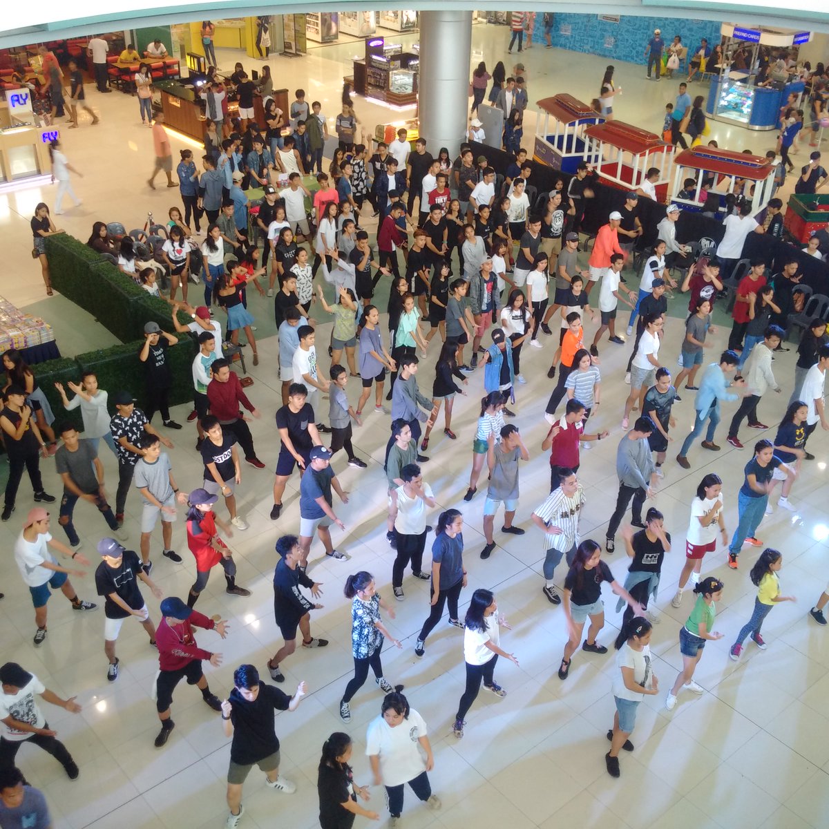 VinceAcademy's tweet photo. Watch us perform later here @ SM City Naga
See you! https://t.co/qZ0HO9M6Gq