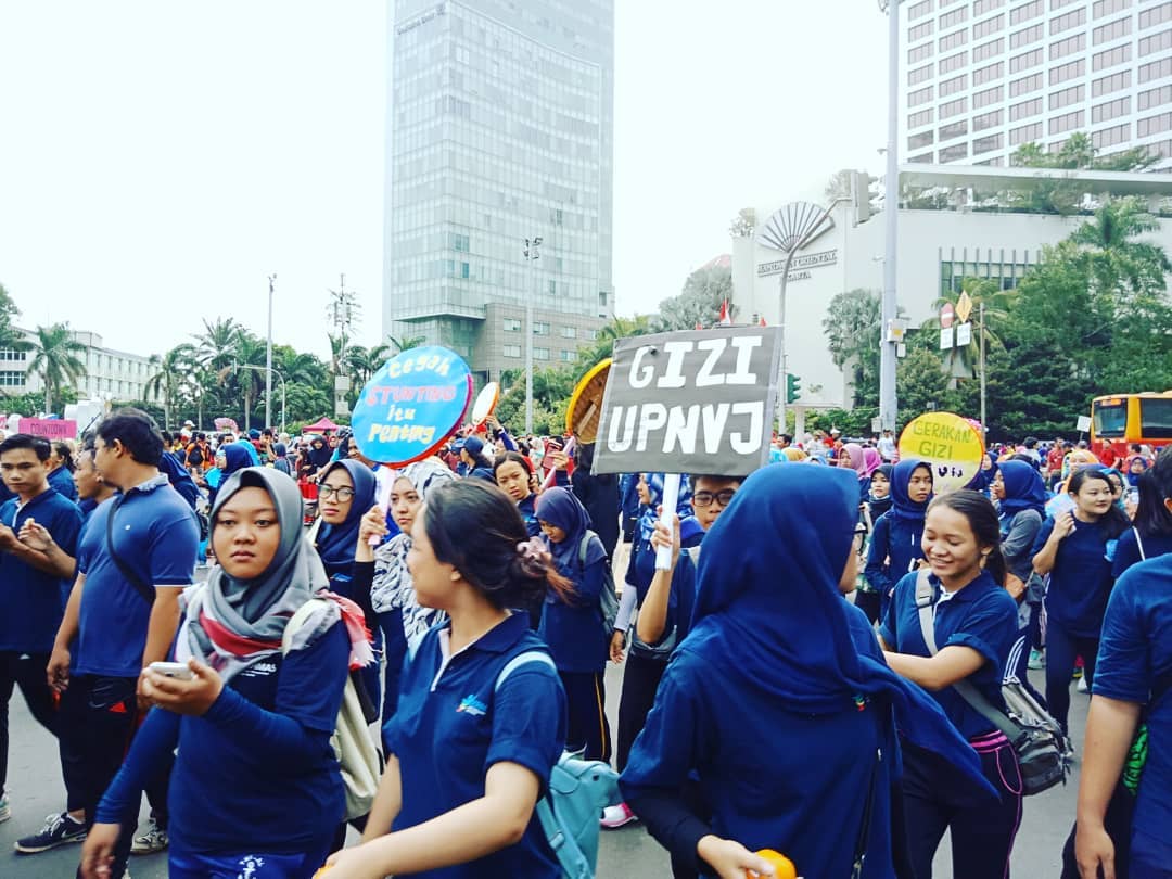 HimagiUPNVJ's tweet photo. Yuk ajak orang lain untuk mencegah stunting sejak dini! 
Jangan lupa juga selalu mengonsumsi buah-buahan dan sayuran serta biasakan sarapan pagi.  Karena itu PENTING!
.
.
#HARIGIZINASIONAL 
#HGN2018 
#HGN58 
#persagi 
#1000HPK 
#himagi #UPNVJ https://t.co/be7qntpTBe