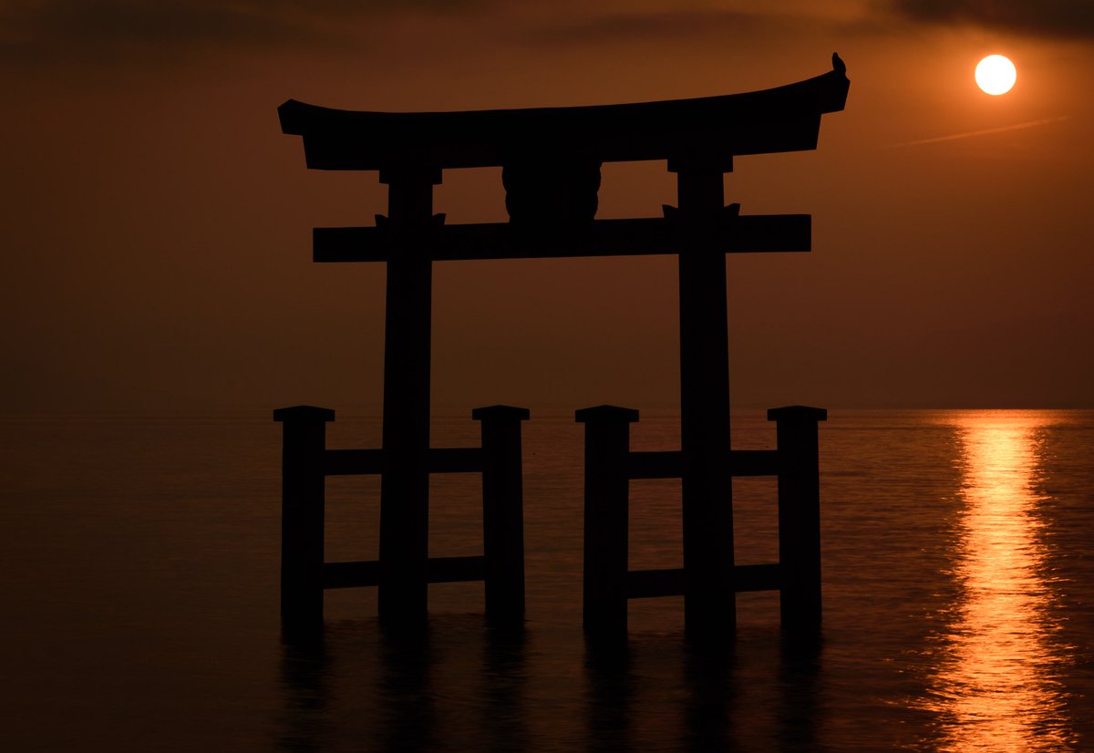 Chun Team Mie 滋賀県 白鬚神社にて撮影 シンプルな被写体だったのでシルエットで 次は太陽が鳥居の真ん中を通るように狙いたいですね 東京カメラ部 白鬚神社 Chun Team Mie 滋賀県 白鬚神社にて撮影 シンプルな被写体だったのでシルエットで 次は太陽が鳥居の真ん中を通るように狙いたいですね 東京カメラ部 白鬚神社