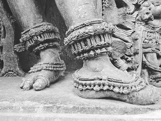 IndianContents's tweet photo. Notice the details of #anklets 😍
#Belur #karnataka
#Hoyasalas #IncredibleIndia #IndianHistory #AncientIndia #architecture #architecturephotography https://t.co/rzvjvhwb2B