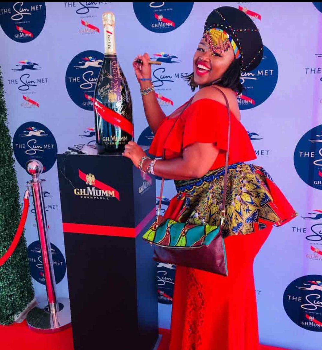 OneofeachSA's tweet photo. What was trending at the #SunMet? ONEOFEACH! Here are just a few of our favourite looks of the day. 
#Print #Africanfashion #GetMeSetVandA https://t.co/wxKanOiWBR