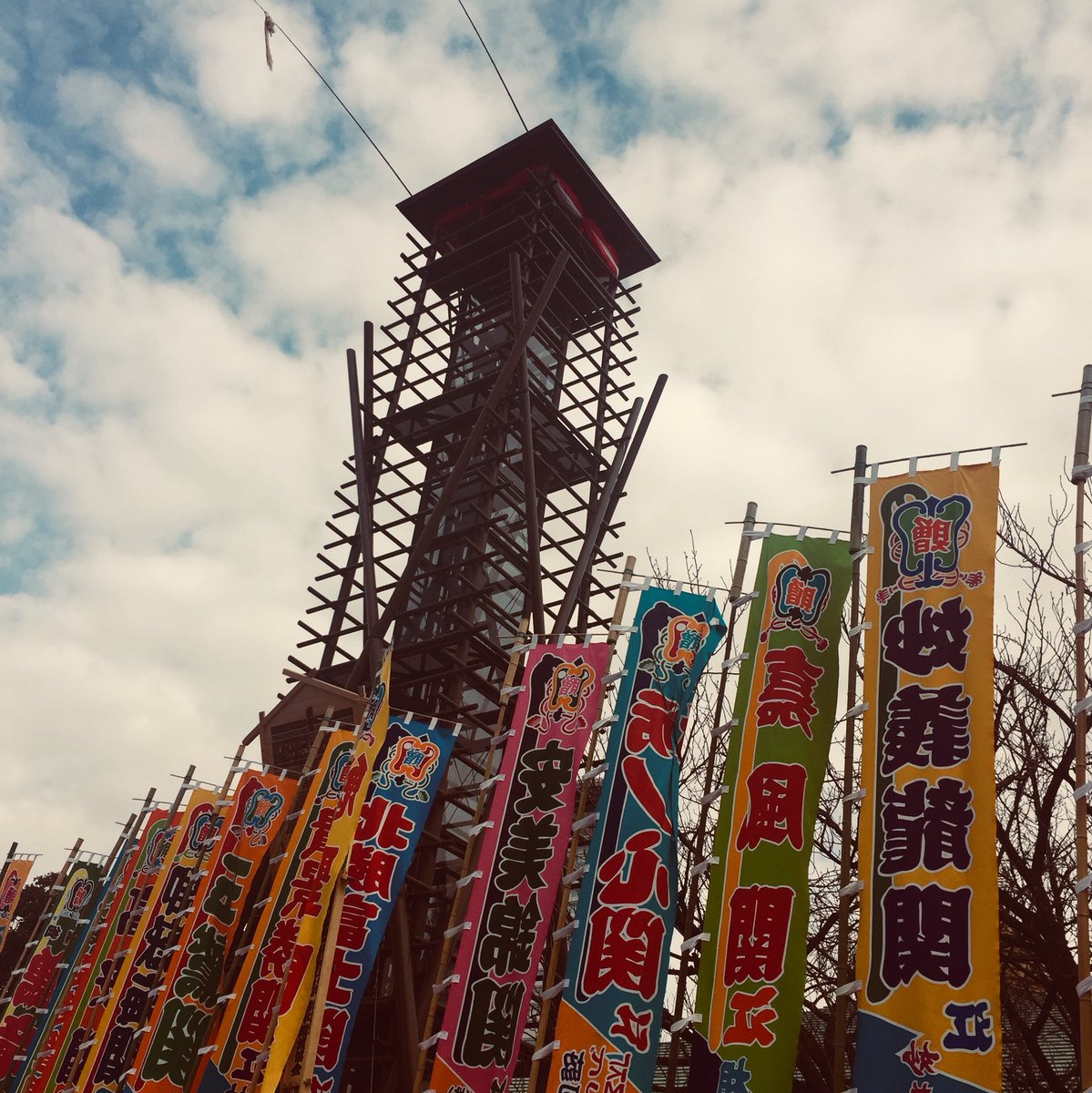 私は6日目あたりに国技館で観戦したんですが、何故か2階最前列カメラマン席の端席でカメラの連写音聴きながらの観戦でしたwなぜあそこだったのか謎…🤔でもやっぱり生の相撲はいいですね💖阿炎のきれいな四股も観れたし、竜電の男前な錦絵もゲットできて満足😘 
