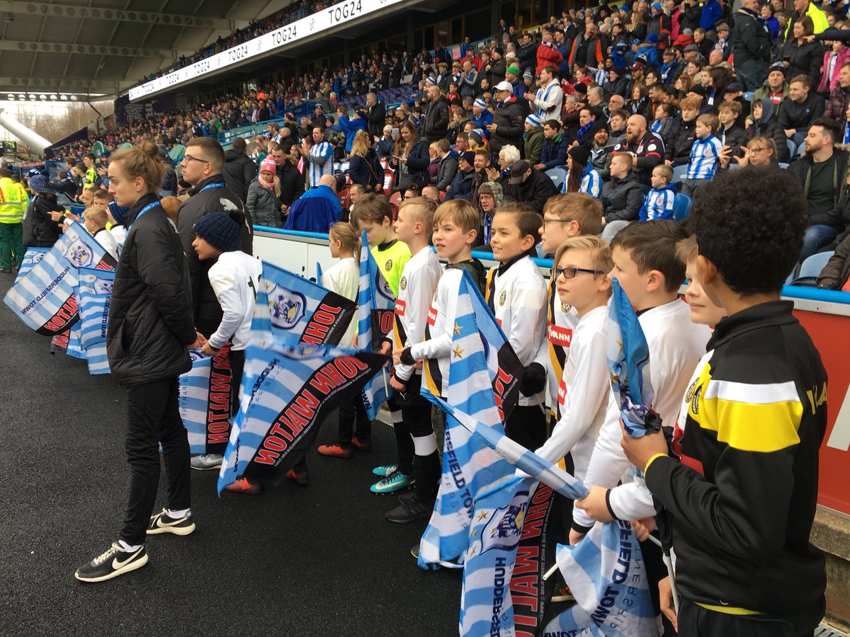 LFCU10s's tweet photo. Well Done to our u11 players representing @linthwaitejfc yesterday as Guard Of Honour at @htafcdotcom v @BCFC https://t.co/AUycKKXZh7