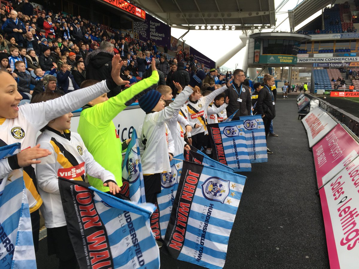LFCU10s's tweet photo. Well Done to our u11 players representing @linthwaitejfc yesterday as Guard Of Honour at @htafcdotcom v @BCFC https://t.co/AUycKKXZh7