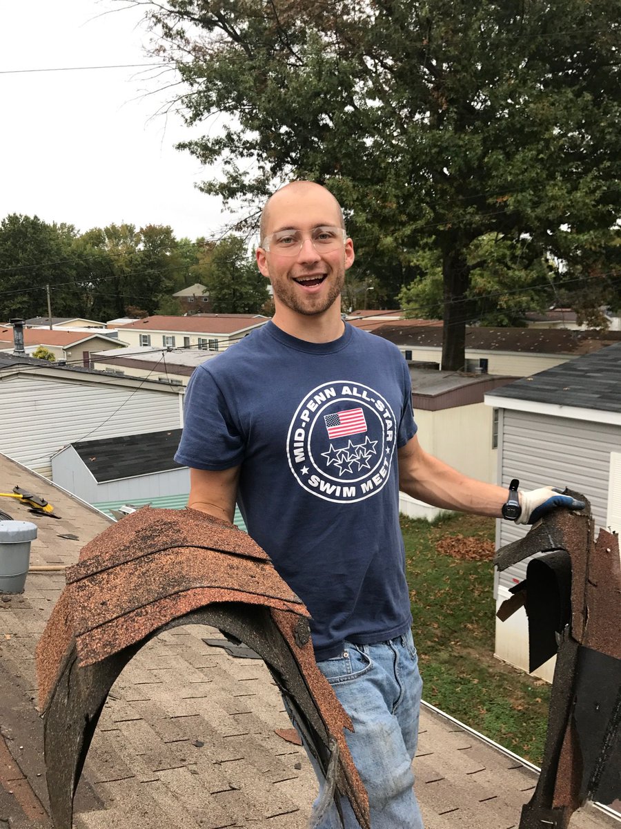 A snapshot of one of the volunteers from <a href="/RUFNational/">Reformed University Fellowship</a> helping with a roof project in Wilmington. 

Interested in volunteering? Sign up: buff.ly/2niQauG