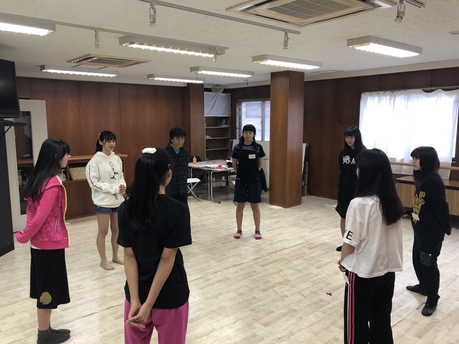 ユニバーサルキャスト 公式 ユニキャス総合レッスン ユニバーサルキャストでは今週も先週に引き続き演技レッスンやモデルレッスンを行いました 今日は途中一時的に雪が降る位寒い1日でしたが ユニキャスタレント達はしっかりと