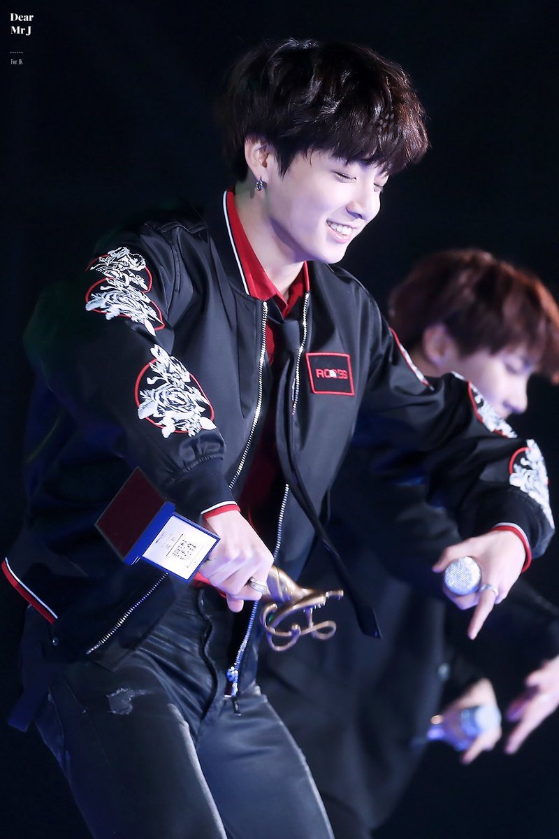 kookpiics's tweet photo. #TwitterBestFandom #TeamBTS 
@BTS_twt https://t.co/wmXyQiIdkB