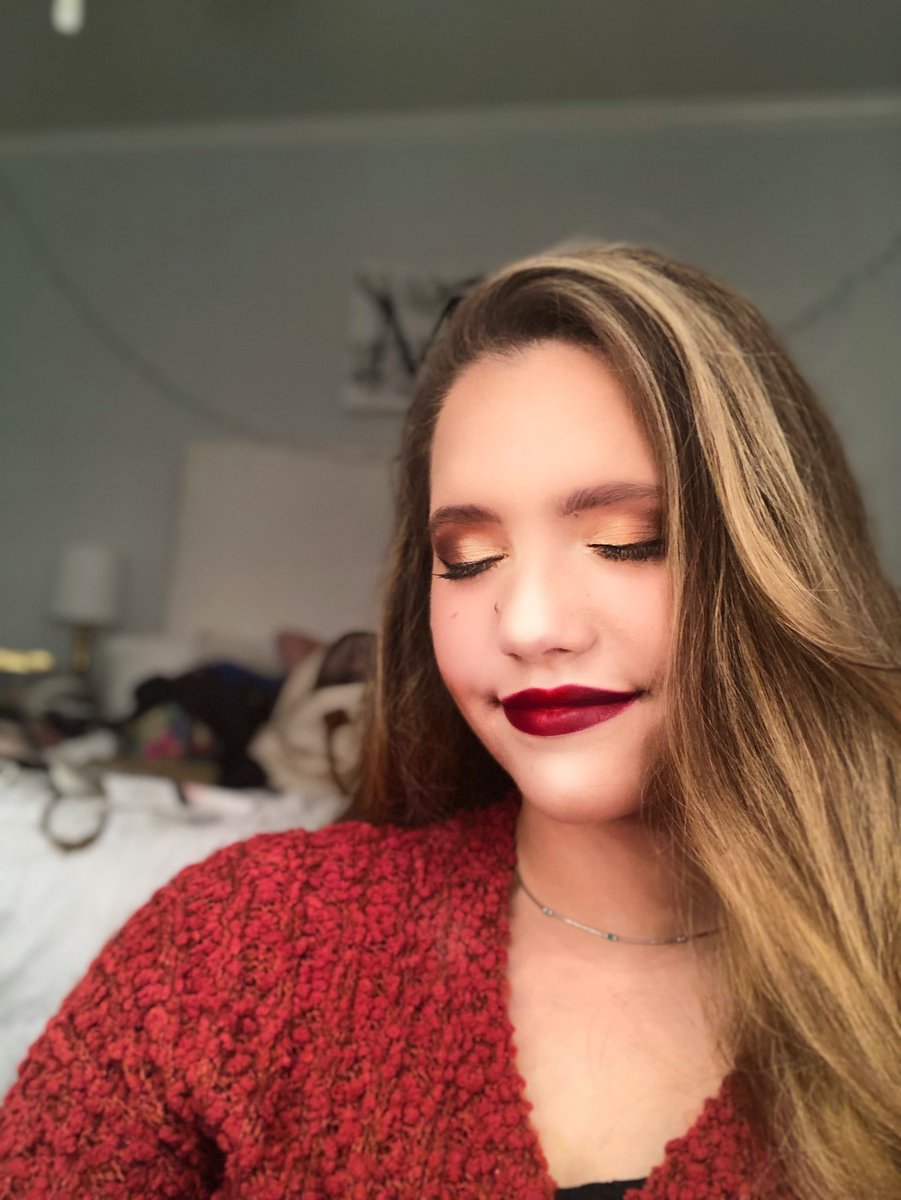 maddiegMUA's tweet photo. how are my friends so pretty??? https://t.co/CSeeraZYPd
