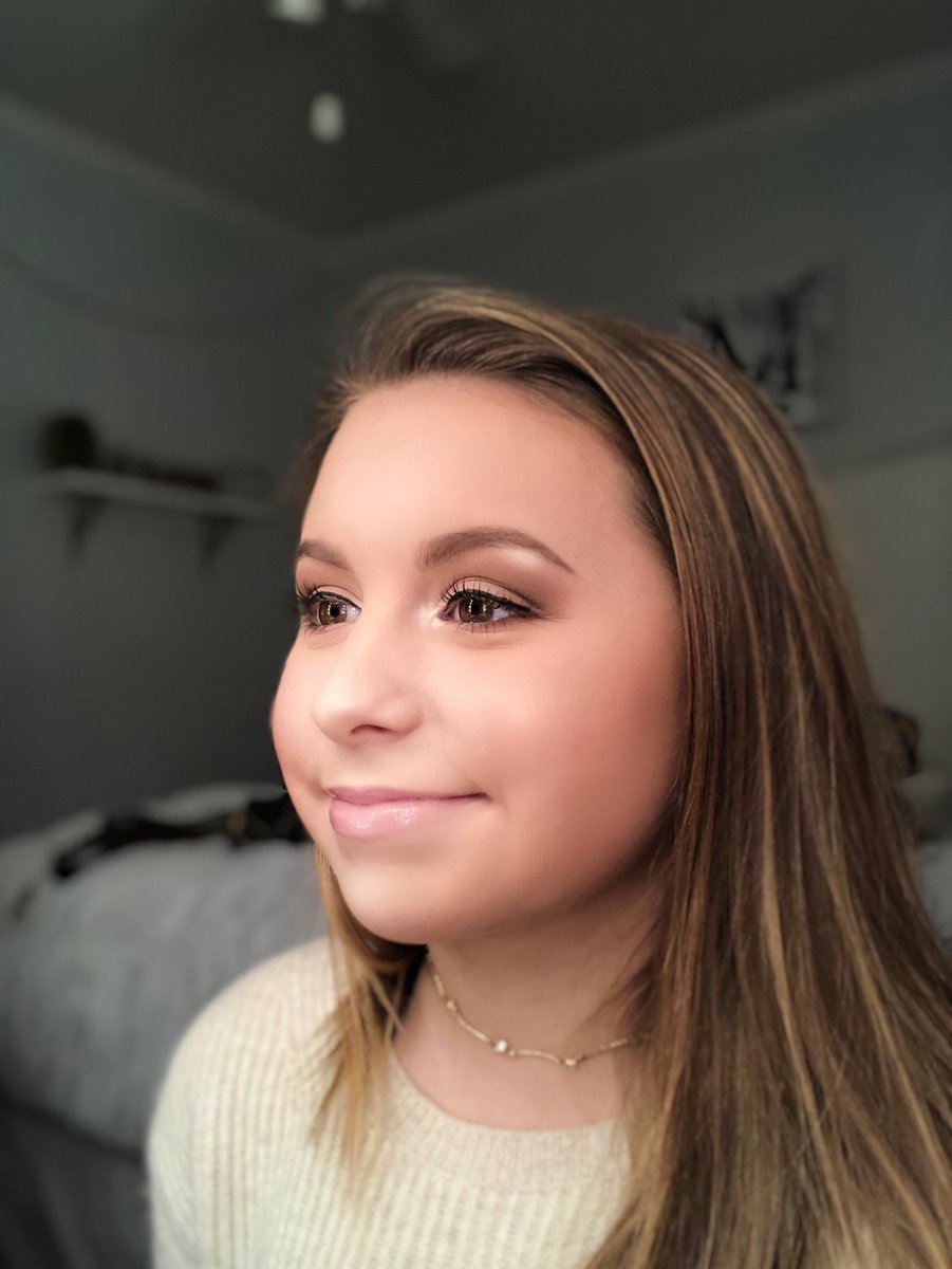maddiegMUA's tweet photo. how are my friends so pretty??? https://t.co/CSeeraZYPd