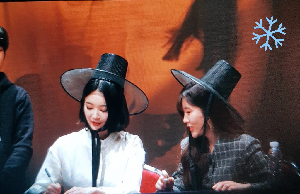 winterharmony2's tweet photo. 180128 다비치 상암 팬싸인회 프리뷰

다비치는 그냥 가만히 이써허~~~
내가 다 해줄게에

@iamkmk @tweethaeri https://t.co/gBuSlfjisB