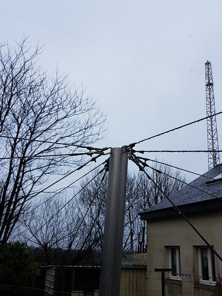 Johann_F4FEP's tweet photo. The antenna is rebuild for the 3rd times with some modifications https://t.co/IsYuNsVZAW just find the right pipe to put on the tower.😁 https://t.co/5t5crKVIsX