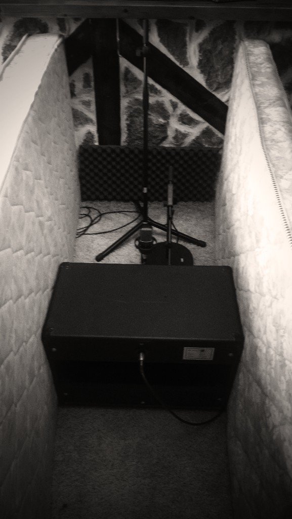 jossjefferson's tweet photo. Guitarras finalizadas! #Recording #EP #Guitars https://t.co/xKzAKPKGVo