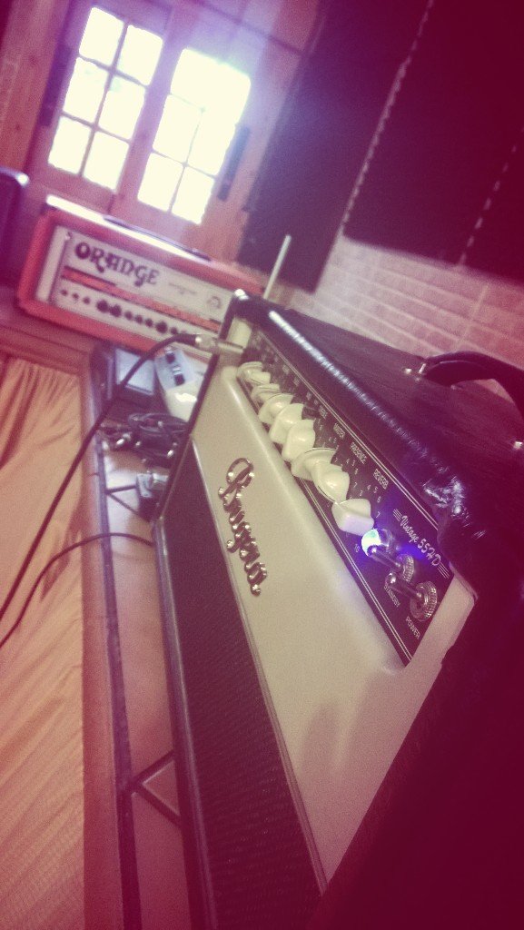 jossjefferson's tweet photo. Guitarras finalizadas! #Recording #EP #Guitars https://t.co/xKzAKPKGVo