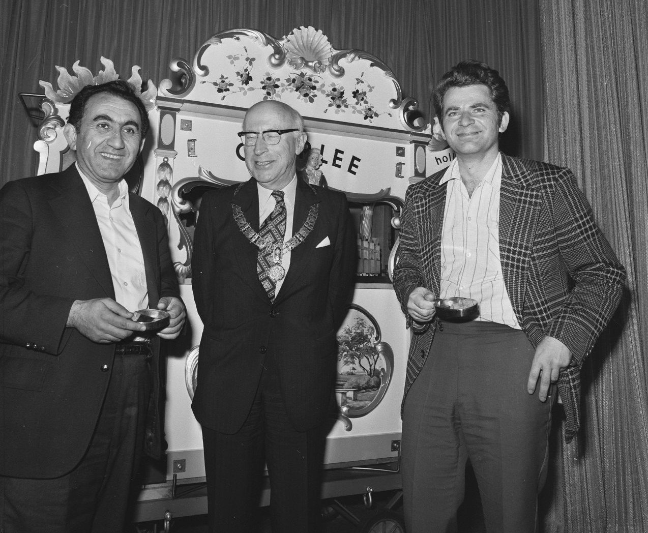 Douglas Griffin on X: Amsterdam IBM tournament, 19th July 1973. The  3rd-round meeting between two ex-World Champions from the USSR, Tigran  Petrosian & Boris Spassky. The game was drawn in 21 moves. (