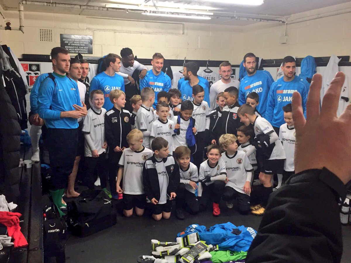 bromleyfc's tweet photo. ⚫️⚪️ Best of luck to all our teams in action today! Also, another big thank you to the Under 9’s who led the teams out yesterday @theH2Tgroup Stadium 👍🏻 #WeAreBromley https://t.co/O3txNjTmFd