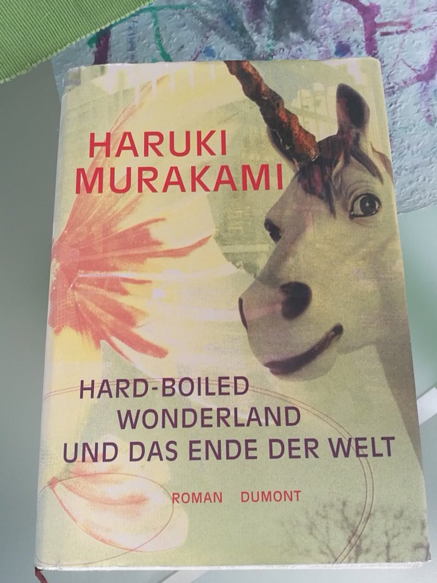 KnocheJessica's tweet photo. @dumontverlag Die Folienumschläge sind natürlich wunderschön aber mein Lieblingsumschlag ist und bleibt "Hard-boiled Wonderland und das Ende der Welt" aus dem Jahr 2006 #MurakamiLesen https://t.co/Xk3RafSNOm