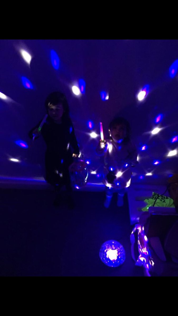 fdw_samantha's tweet image. My friends 2 little beauties “testing out” my @clubbercise Glowsticks &amp;amp; @Sound_Dynamics lights..... their little faces when the Glowsticks lit up were so cute #Clubbercise #sounddynamics #Marple #MarpleConClub #glowsticks #moonglow #marpleclubbercise