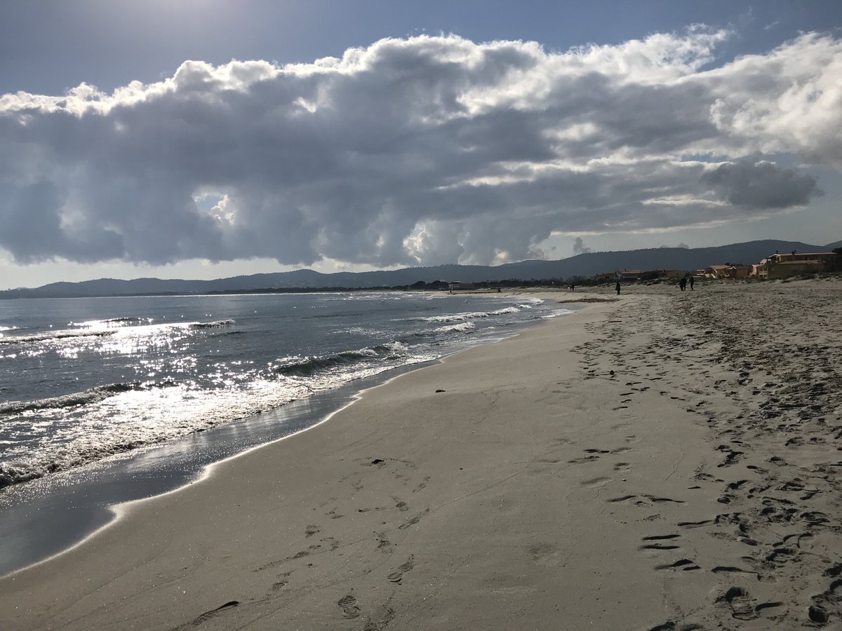 BBSuCoro1's tweet photo. #mare #soledinverno #spiaggia #LaCaletta https://t.co/pKNjQpcpZL