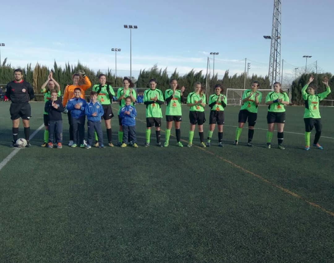 CfMareNostrum's tweet photo. El Benjamin C de Jose Luis,quiso acompañar ayer al femenino en su partido.Un partido en el que fueron por detrás del marcador hasta en 0-3, intentaron remontar llegando a ponerse 2-3 para dar así por zanjado el encuentro. #Cfmarenostrum #futbolfemenino #valores seguimos 💪 💙💛💙 https://t.co/63BJsMQQsE