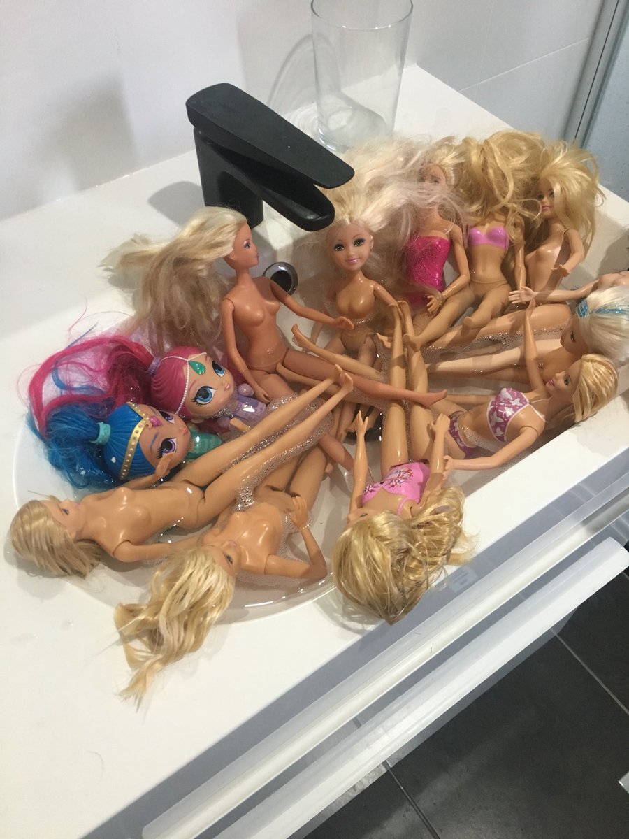 FeltonKim's tweet photo. Just your average Sunday Spa party at the Felton household... #PlasticFantastics #KensDream  #BarbiesGoneWild https://t.co/IxX1eOvGdC