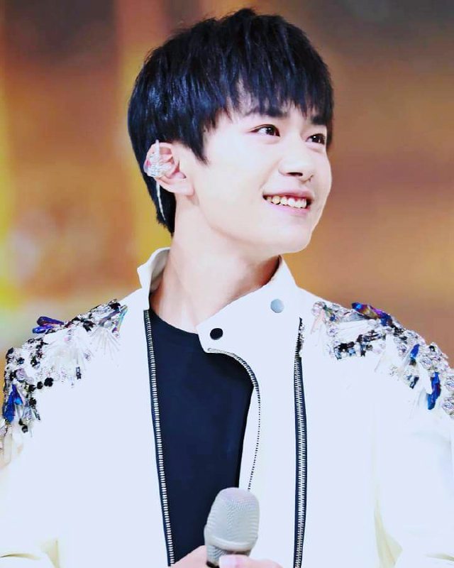 dichchiduonghac's tweet photo. 2 phút cuối ~
#JacksonYeeGrammys2018 https://t.co/wkSKcYPgYt