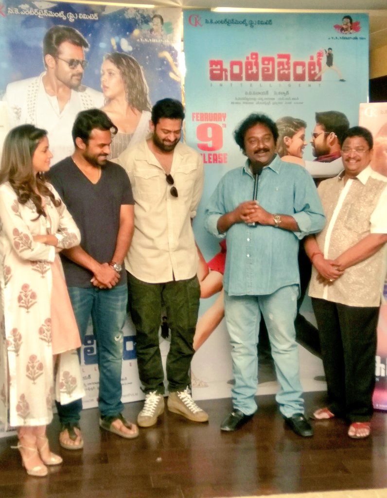 chanti_ET's tweet photo. Rebel Star #Prabhas to release @IamSaiDharamTej's #Inttelligent 1st single "Let's Do" #LetsDoItNow
@Itslavanya
Film by VVVinayak
Music by @MusicThaman 👌👌👌
#InttelligentOnFeb9th 
#InttelligentPreRelOnFeb4th 

https://t.co/v0b28Uc6eA https://t.co/datN3O1Btj