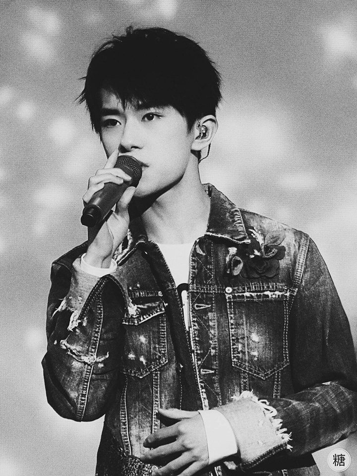 LuyenNgu's tweet photo. Now and forever I will be your fan, until the day the ocean doesn't touch the sand, Jackson Yee  #JacksonYeeGrammys2018 https://t.co/xYiDRSaBKy