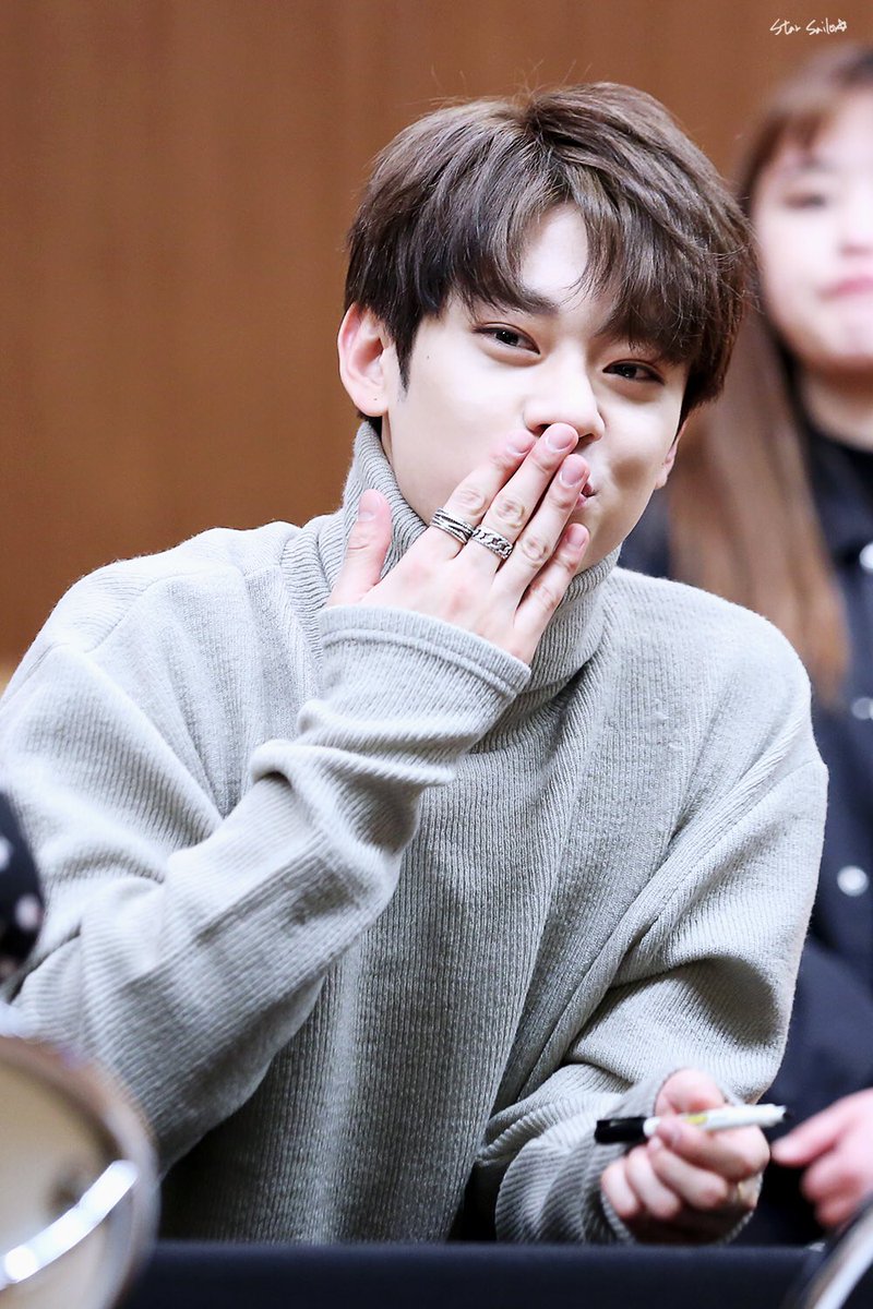 StarSailor_0917's tweet photo. 180128 명동 팬싸인회
#MXM #김동현 #동현 💎
✨GOOD NIGHT~😘✨ https://t.co/nVvzJbAC1G