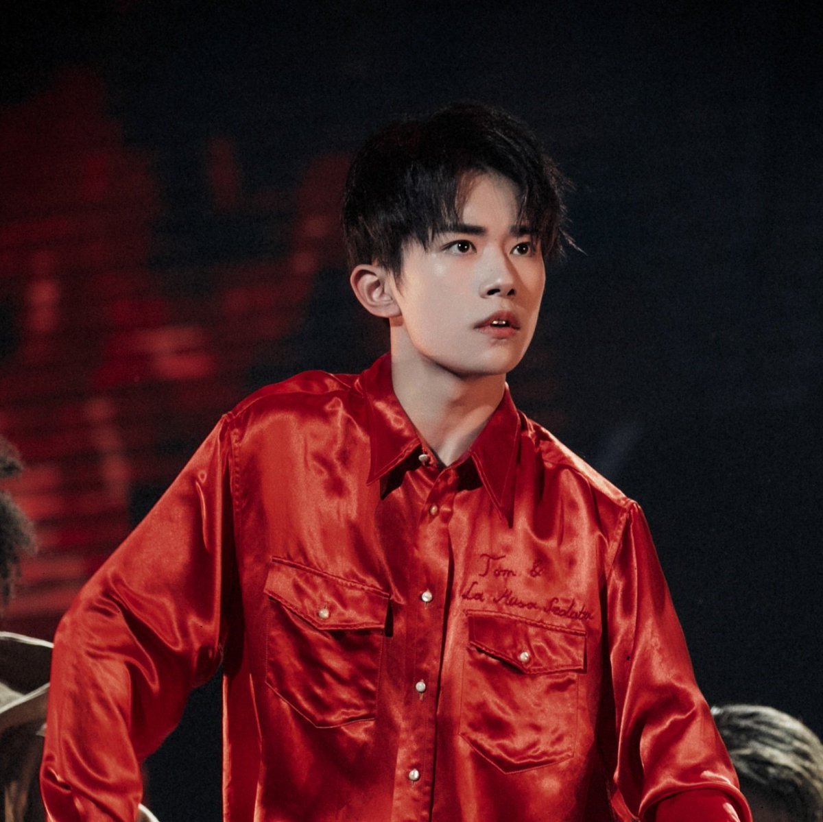 _sunshinedimple's tweet photo. Red color suits you, Jackson Yee. Excited to see you on GRAMMYs . #JacksonYeeGrammys2018 https://t.co/orTW118SDG