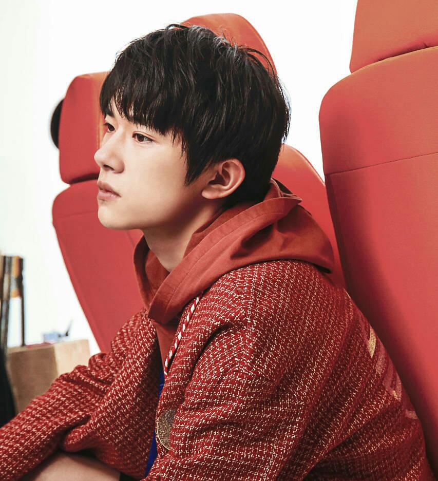 _sunshinedimple's tweet photo. Red color suits you, Jackson Yee. Excited to see you on GRAMMYs . #JacksonYeeGrammys2018 https://t.co/orTW118SDG